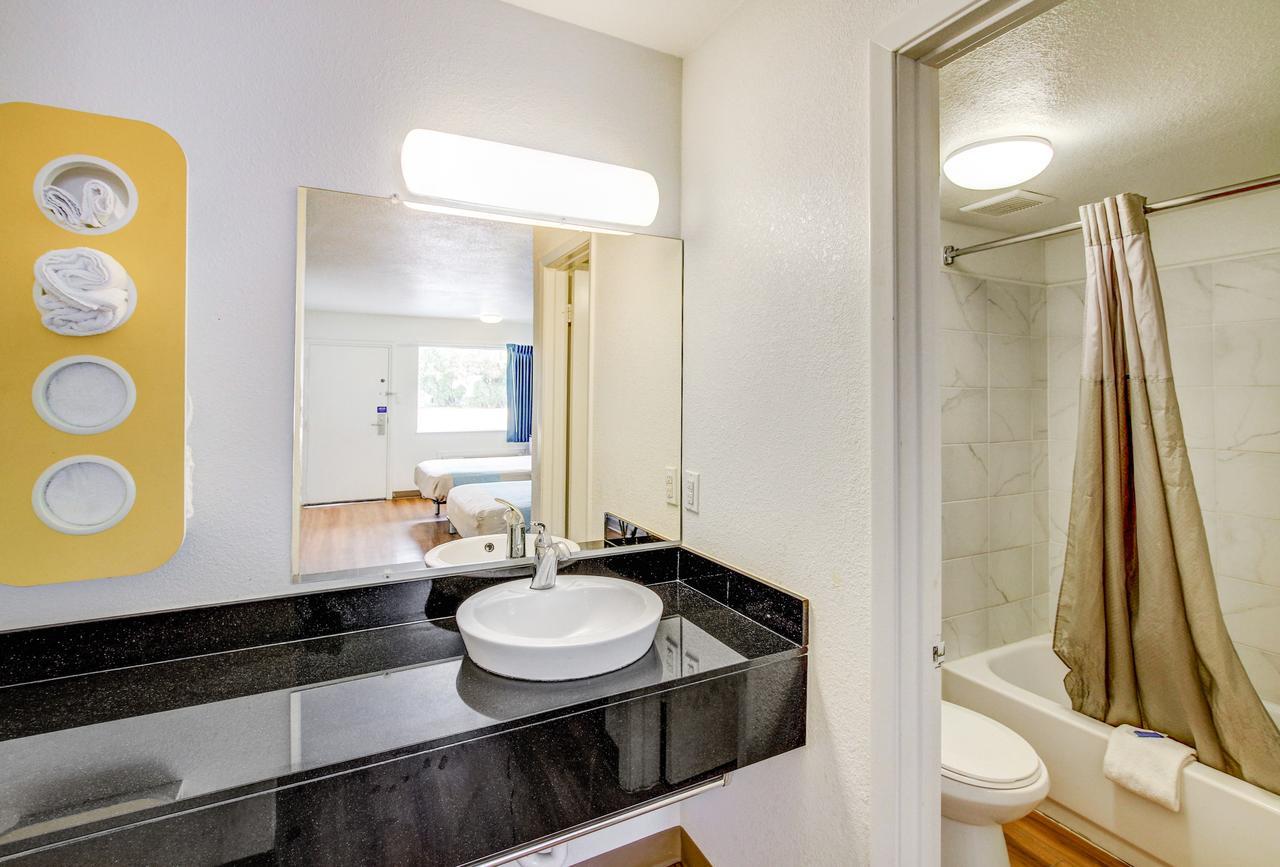 Motel 6 Waco - Lacy Lakeview Bellmead Eksteriør billede