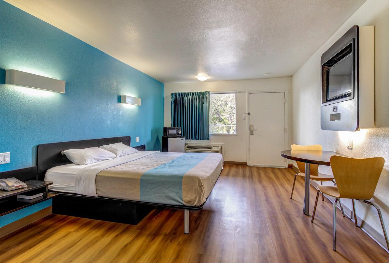 Motel 6 Waco - Lacy Lakeview Bellmead Eksteriør billede