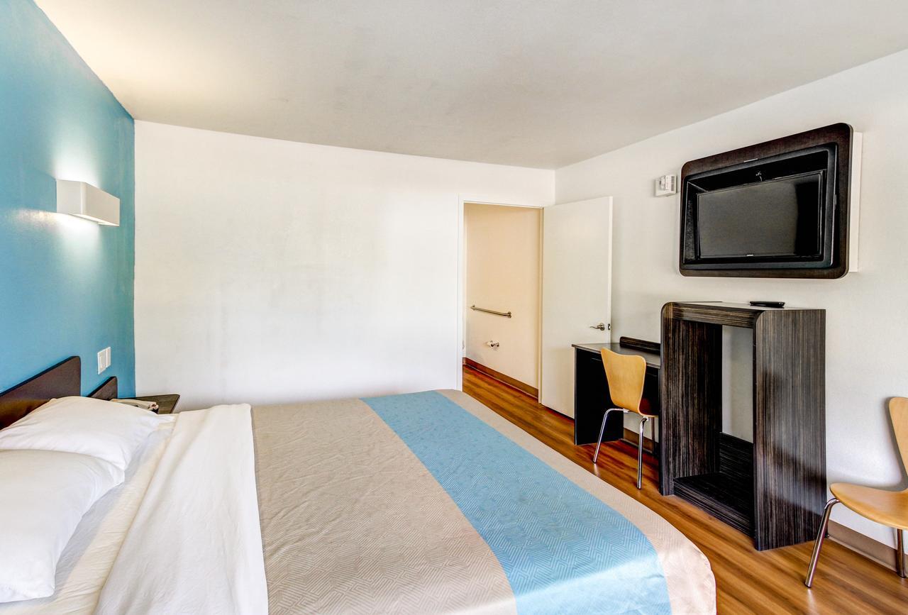 Motel 6 Waco - Lacy Lakeview Bellmead Eksteriør billede